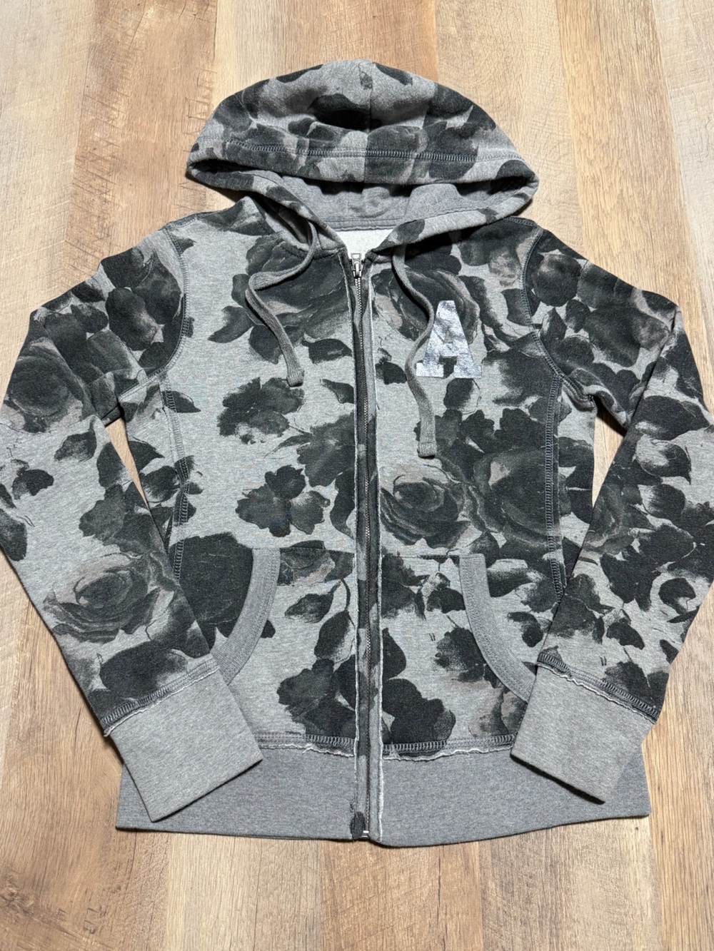 Aeropostale Gray Black Floral Rose Full Zip Hoodie | Women’s XS